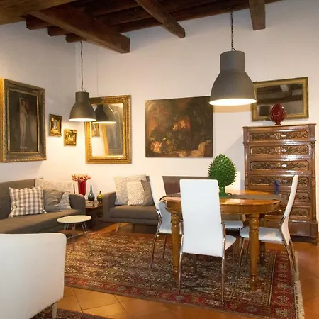 Vicolo Del Cedro 6 *